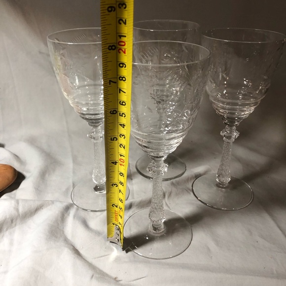 Elegant Clear Wine Libbey Glass Set of 4 - Picture 5 of 8